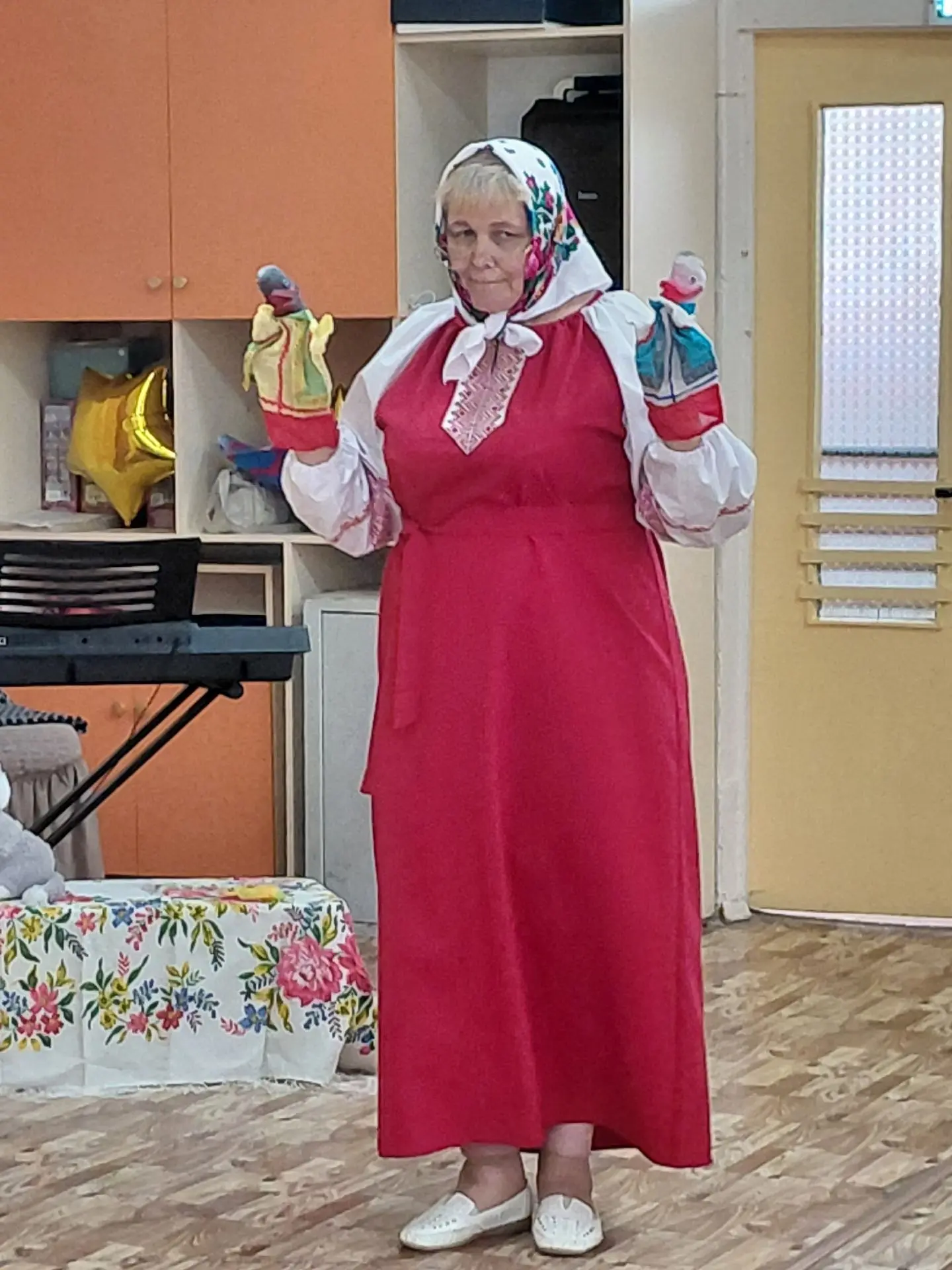 Сегодня две средние группы были в гостях у бабушки Загадушки. Бабушка приготовила для р...