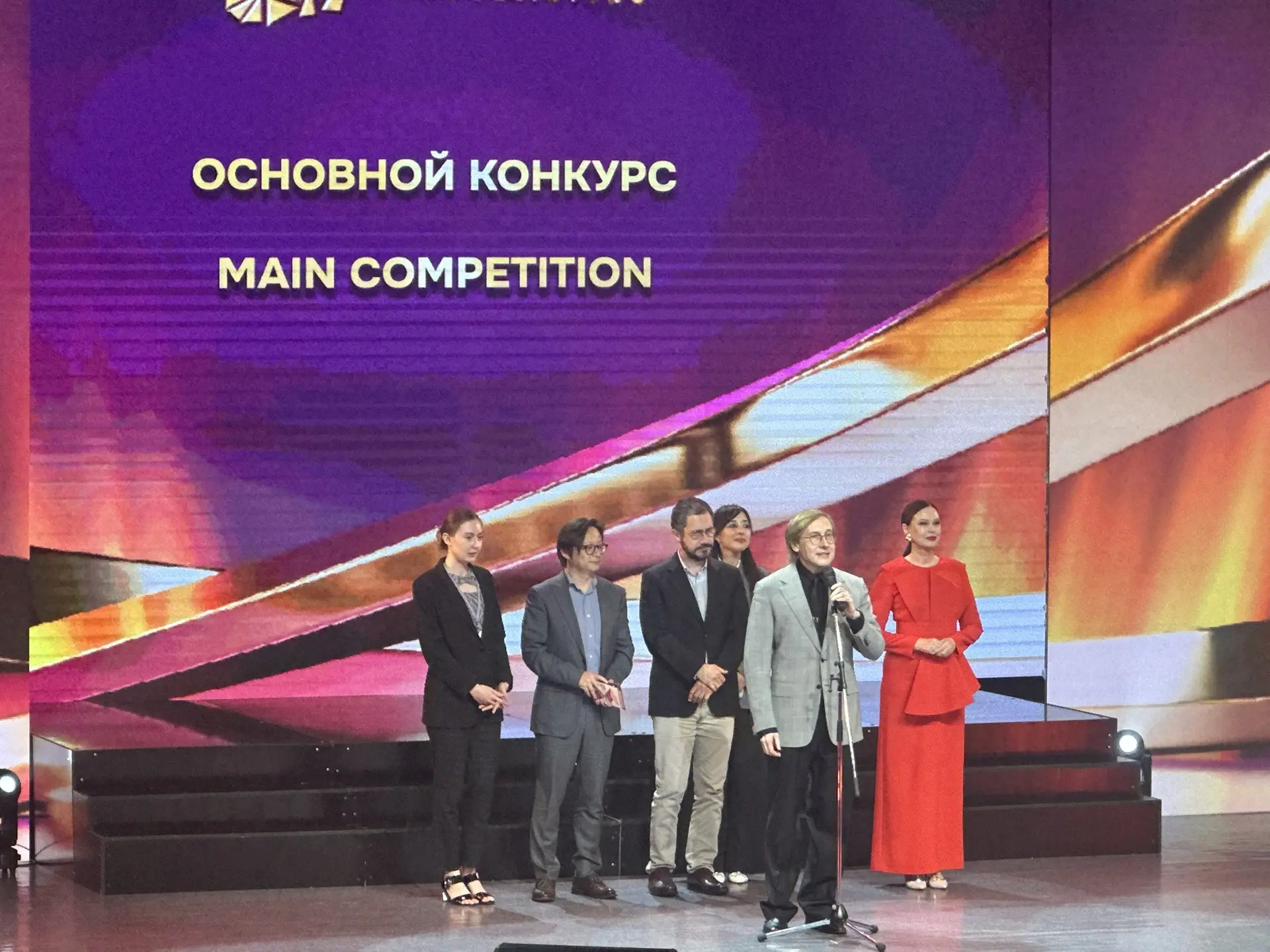 🤩Начинаем рассказывать о победителях основной конкурсной номинации!   Первая награда «За лучший сцен