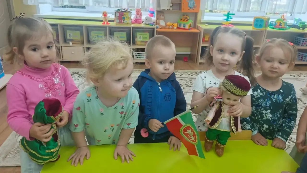 🎉 В преддверии Дня Республики Татарстан малыши второй младшей группы погрузились в атм...