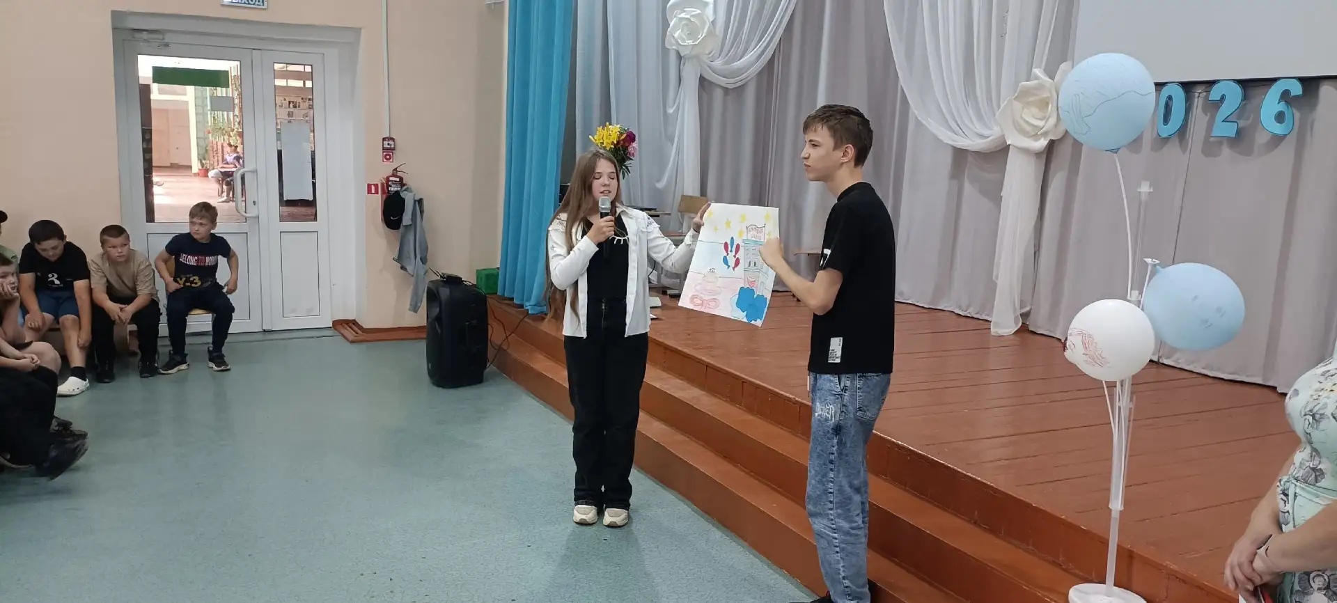 Центральное событие на любом юбилее - это вручение подарков ! И сегодня отряды на общелагерном мероп