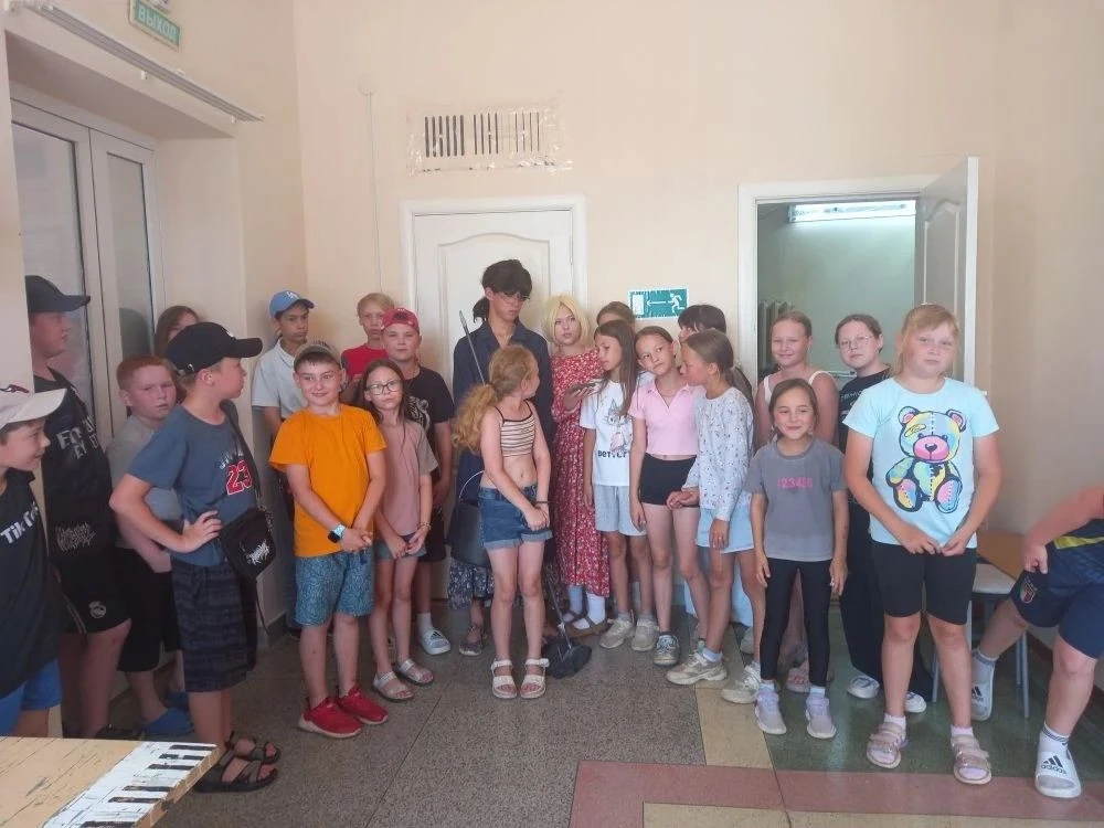 🔎Сегодняшний день на приклубной площадке начался с настоящего детектива! Ребята пришли в РДК, а люб