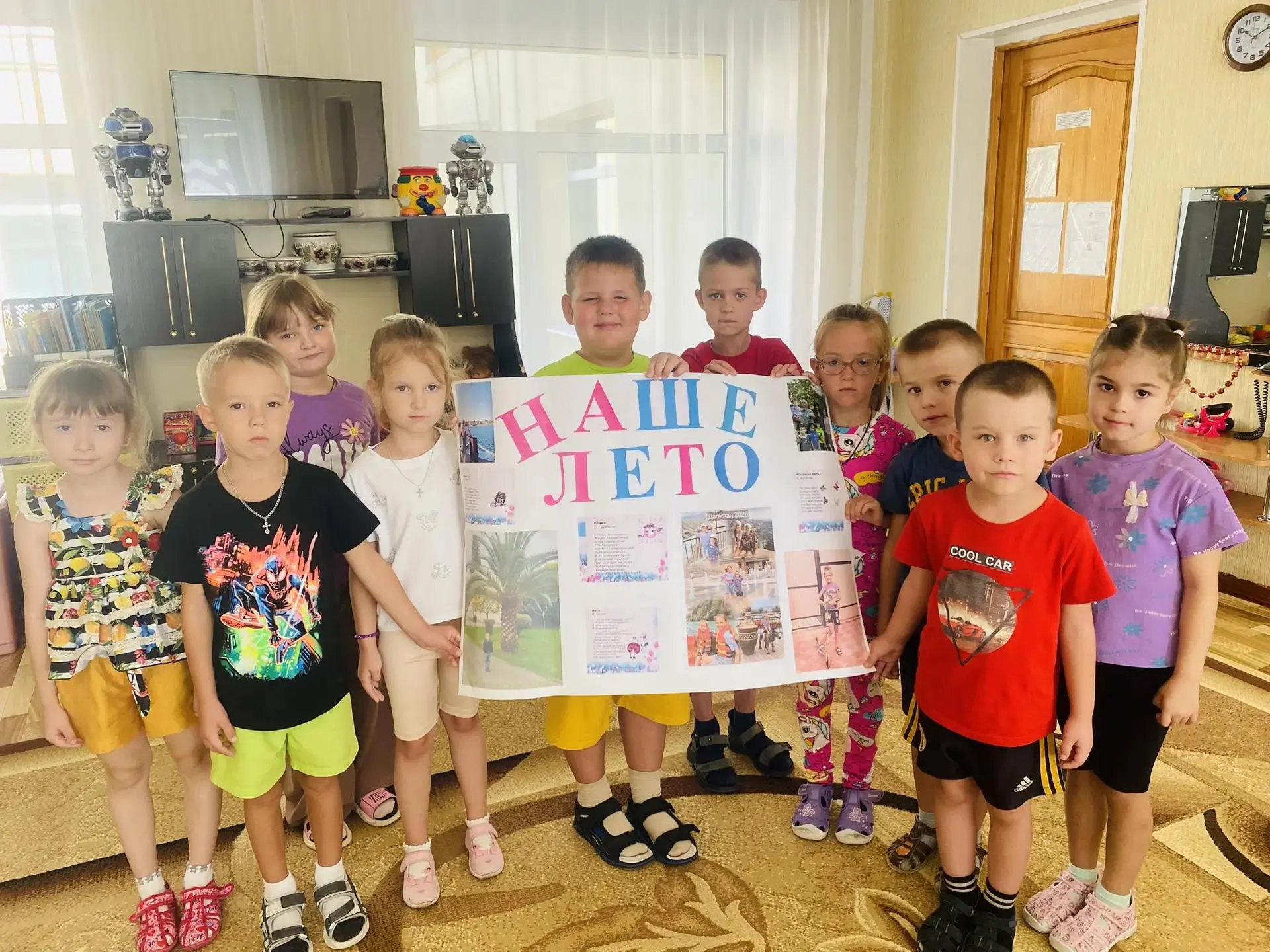 ☀️ В группе «Солнышко» дети создали красочную стенгазету на тему «Как мы провели лето».