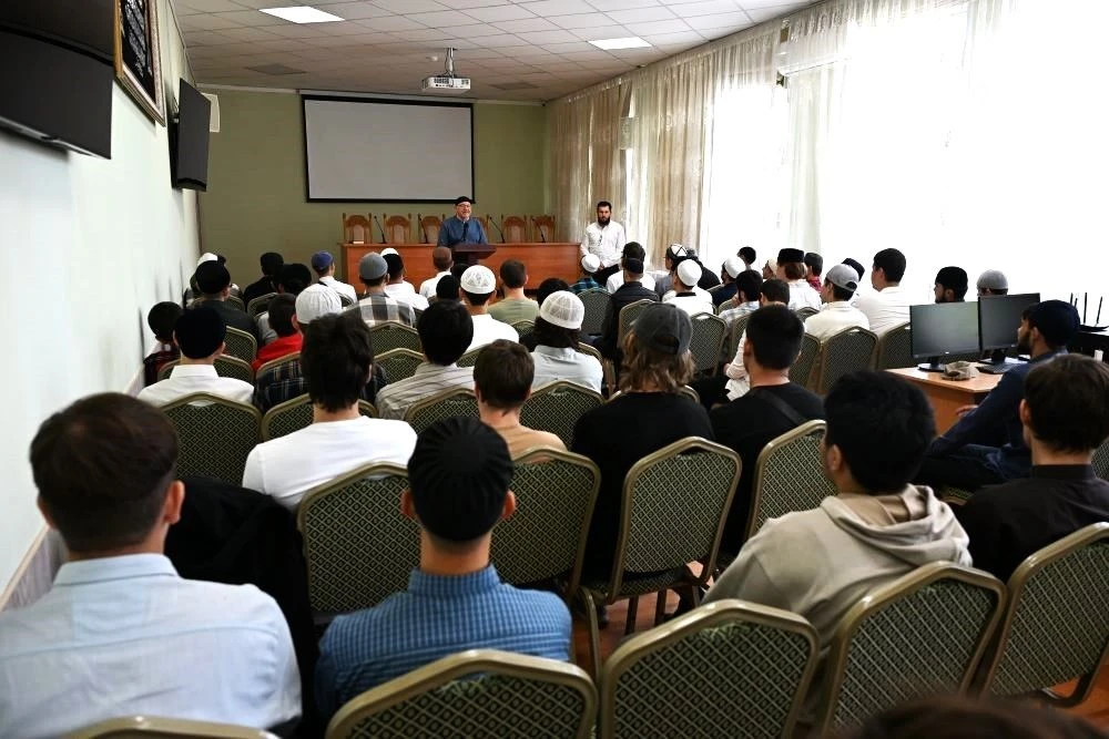 🕌 Безопасность и гражданский долг: в РИИ и КИУ прошла важная встреча со студентами