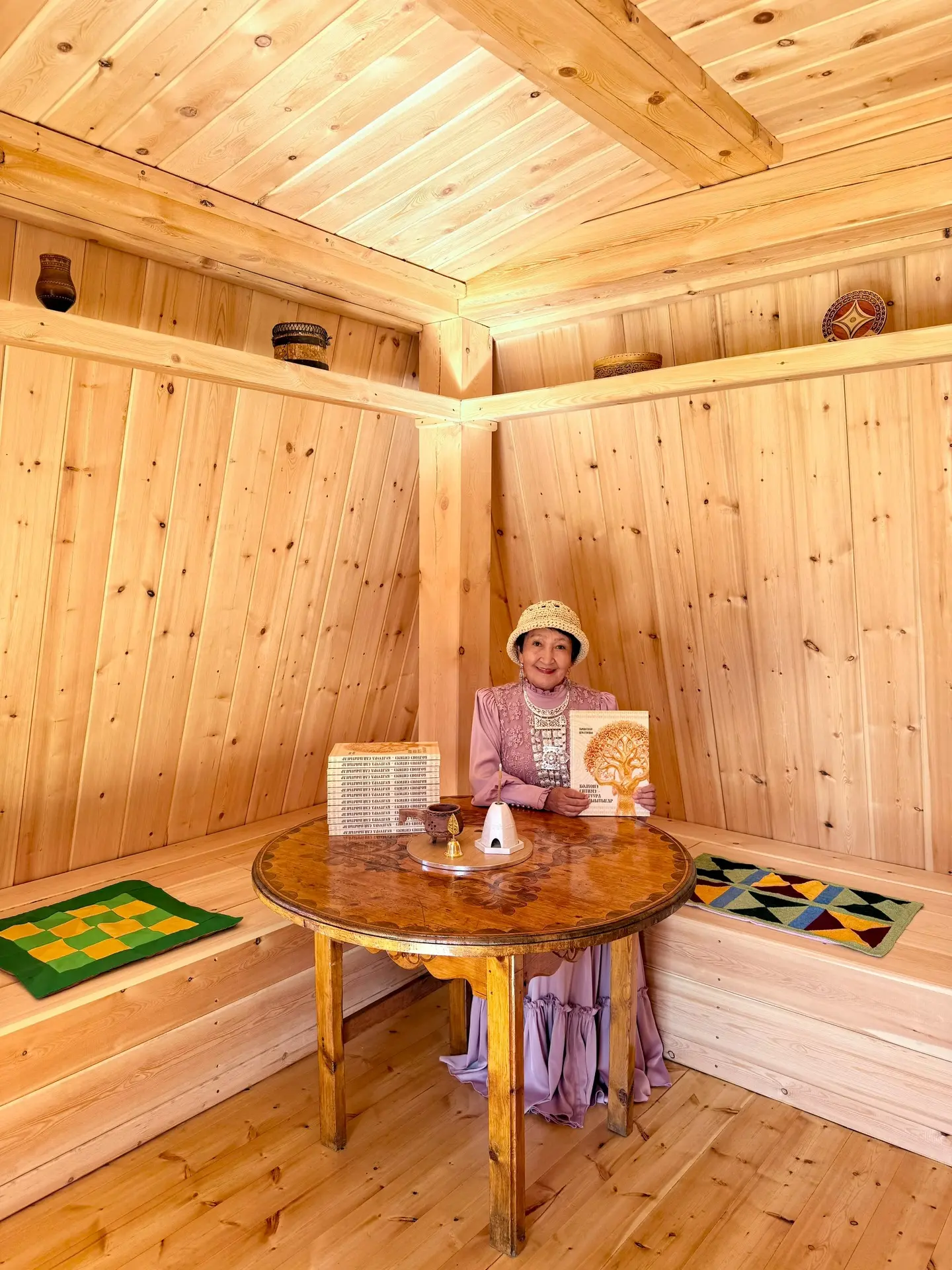 👍Лөгөй нэһилиэгэр култуура сайдыытын кэпсиир дьоһун кинигэ баар буолла
