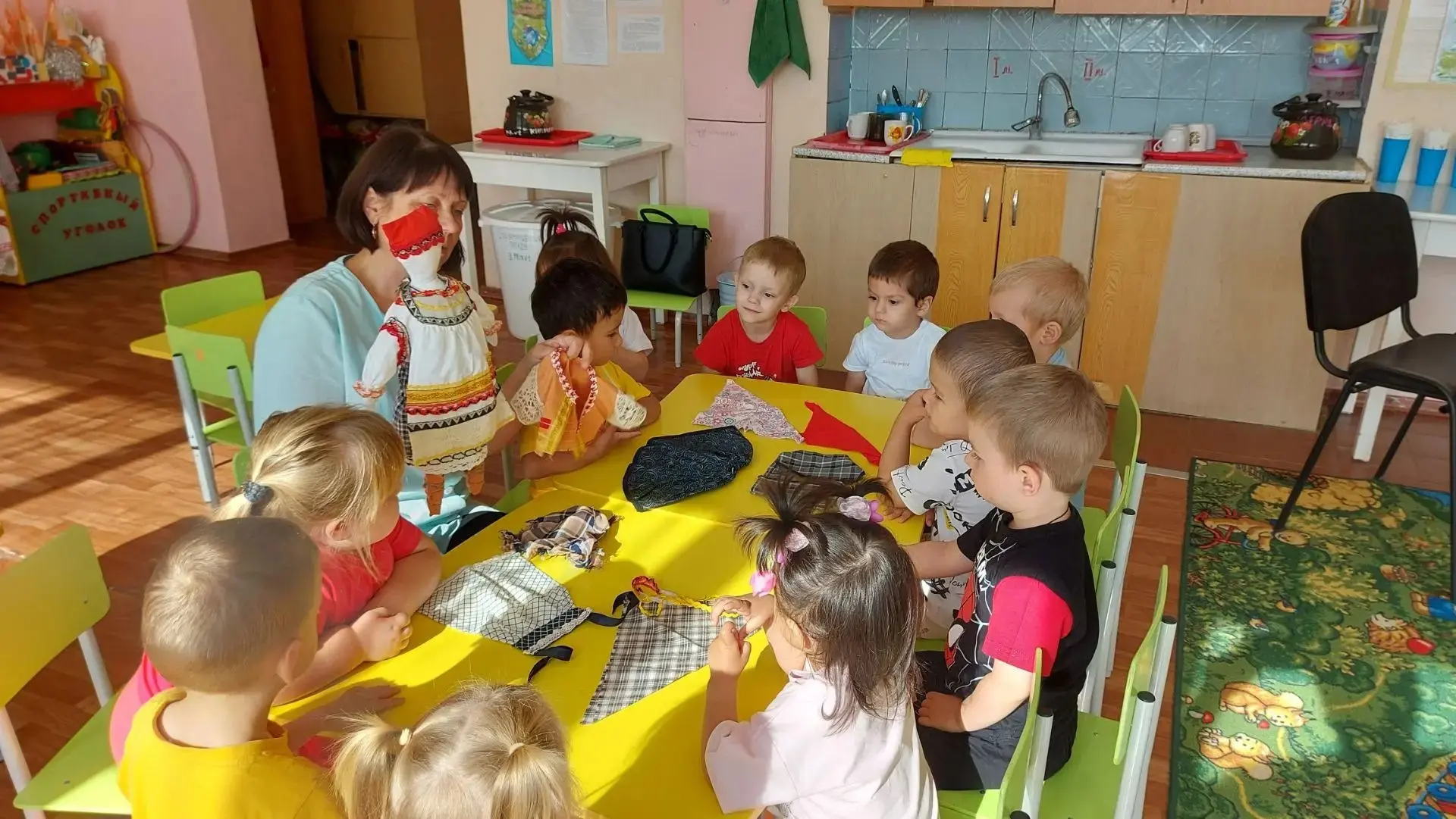 ДЕНЬ НАРОДНОЙ ИГРУШКИ