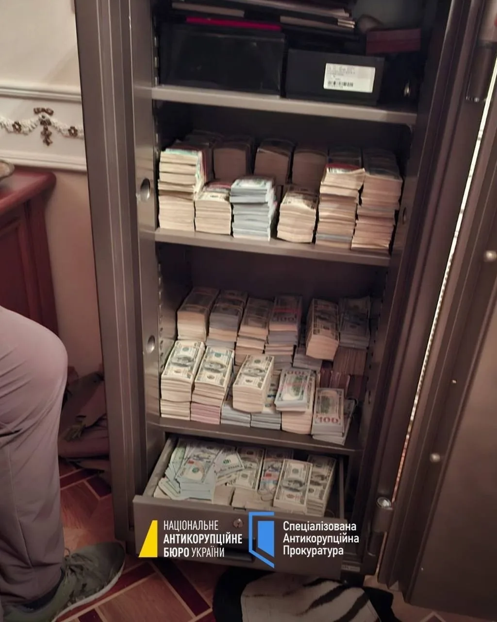 ⚡️🇺🇦 Коррупционный скандал в Офисе генпрокурора Украины: обыски и задержания