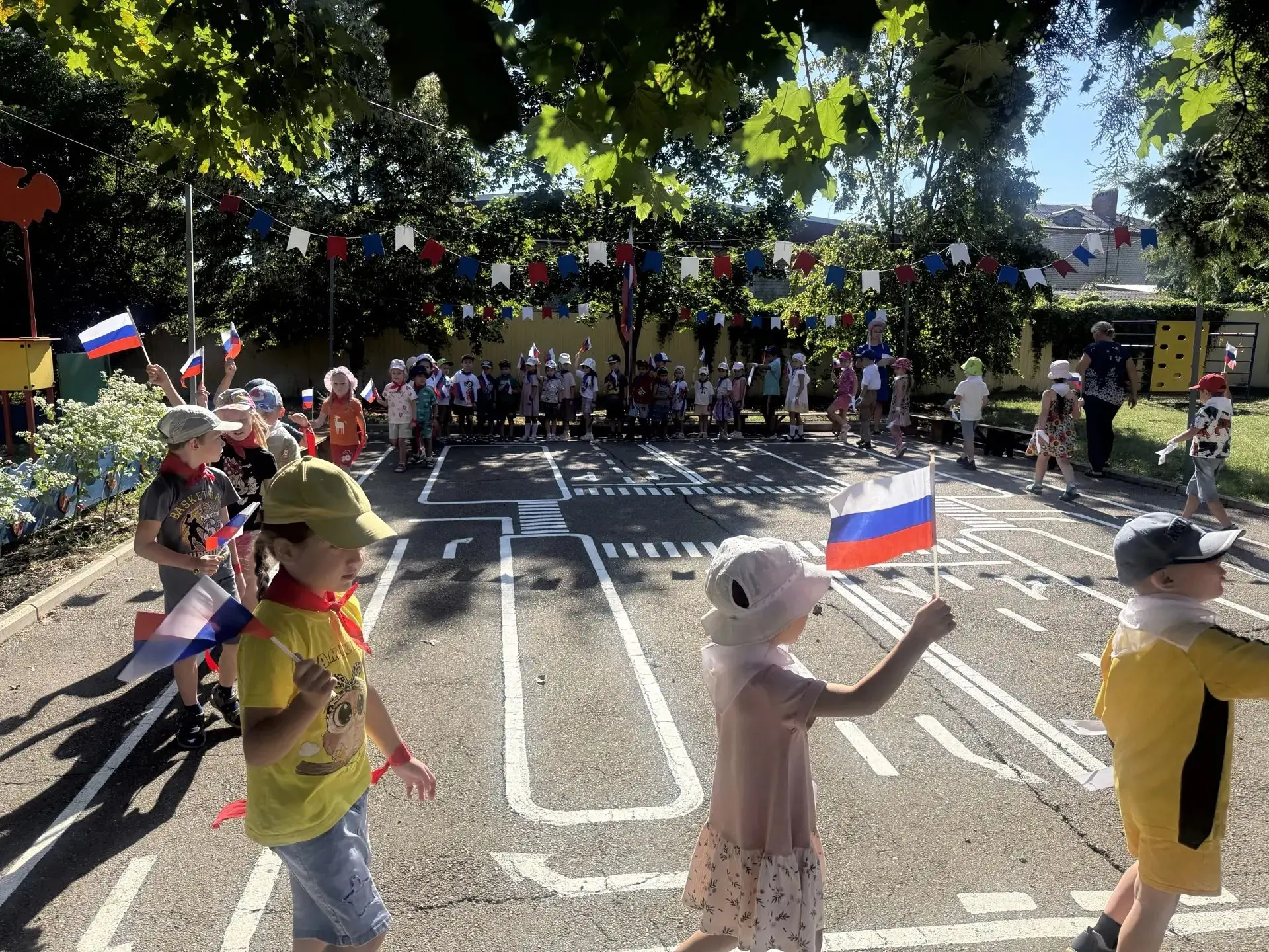 Три цвета, одна страна: как мы отмечали День флага в детском саду🇷🇺