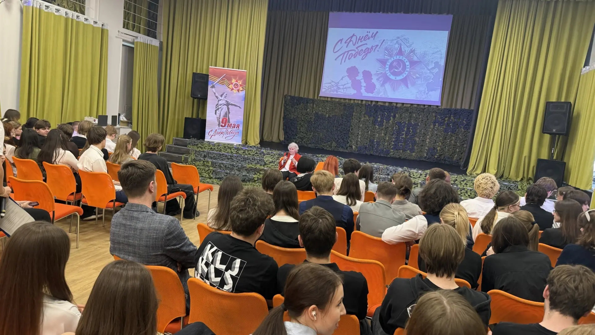🎞️В школе прошла «Классная встреча» с жительницей блокадного Ленинграда Людмилой Ивановной Матвеевой