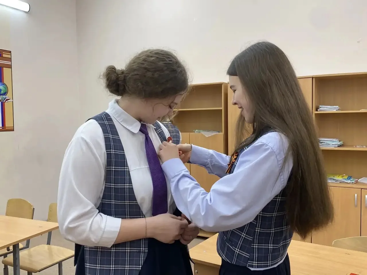 🕊️ Чëрно-оранжевый цвет — это не просто дизайн. Это история, написанная огнём и дымом сражений.  Сег