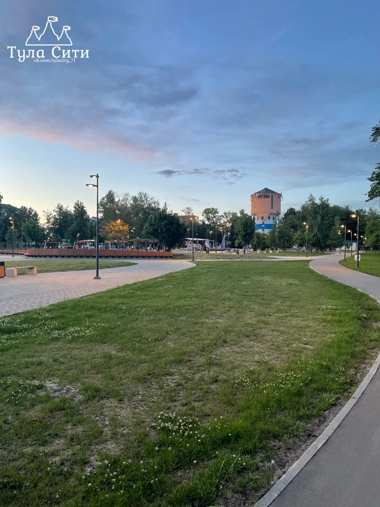 Закат в Кировском сквере🌅

max.ru/tulacity_71
t.me/tulacity_71

#жизньтулы #тульскаяобласть #тула #