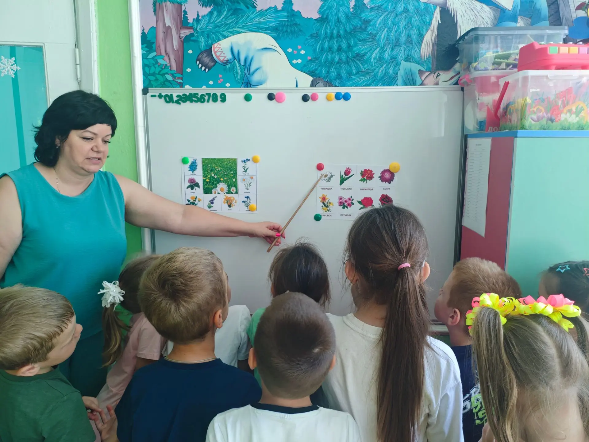 В подготовительной группе прошло мероприятие «Цветочный мир».
Дети вспомнили разновидности цветов, и