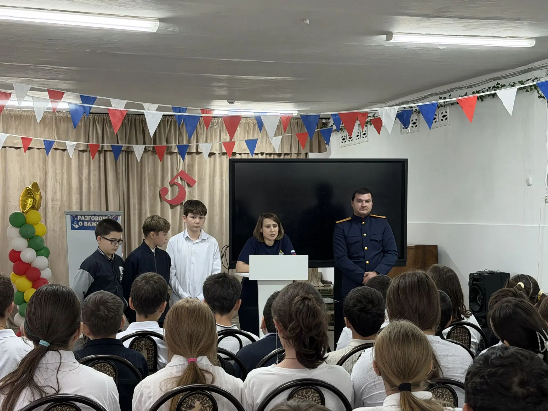 В Черкесске представители регионального следственного управления встретились со школьни...