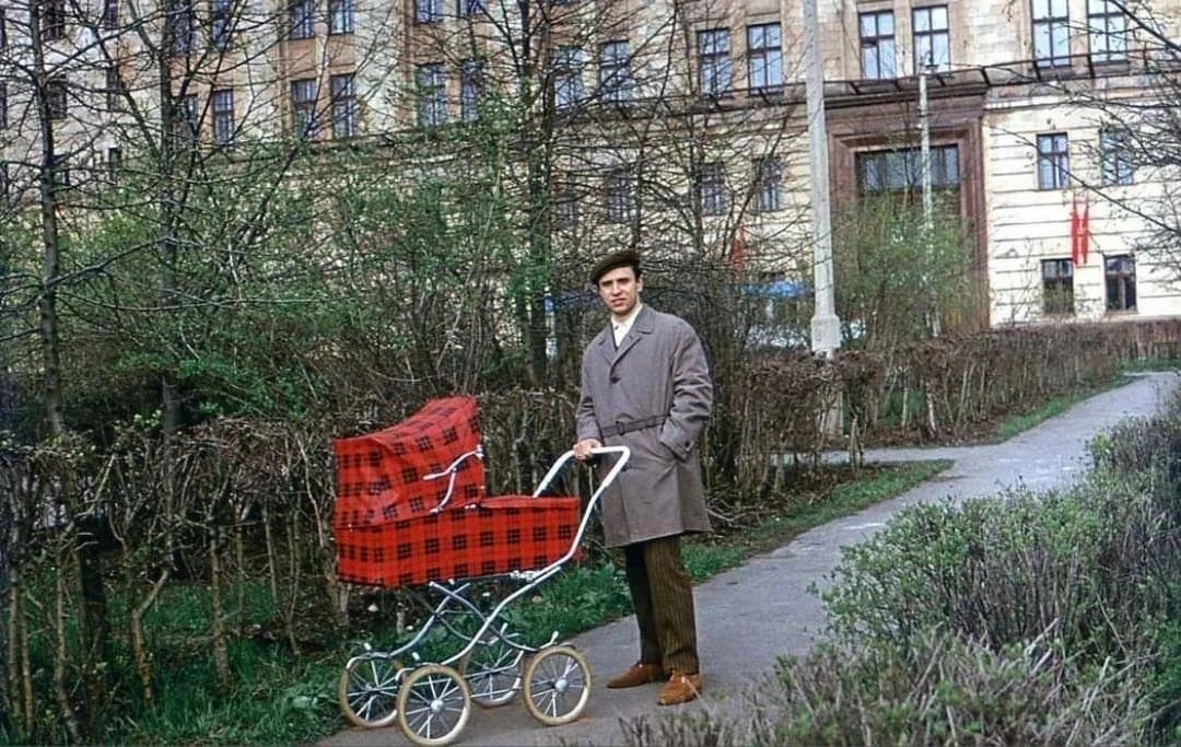 В сквере на Семёновской набережной, 1973 год.