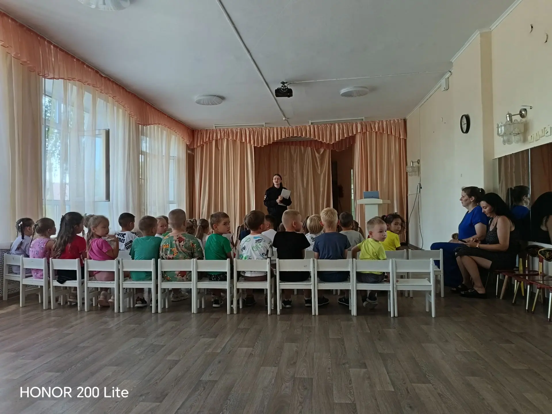 🎉 В рамках акции "Безопасное лето" инспектор ГИБДД Фурзикова Е.А. провела для дошкольн...