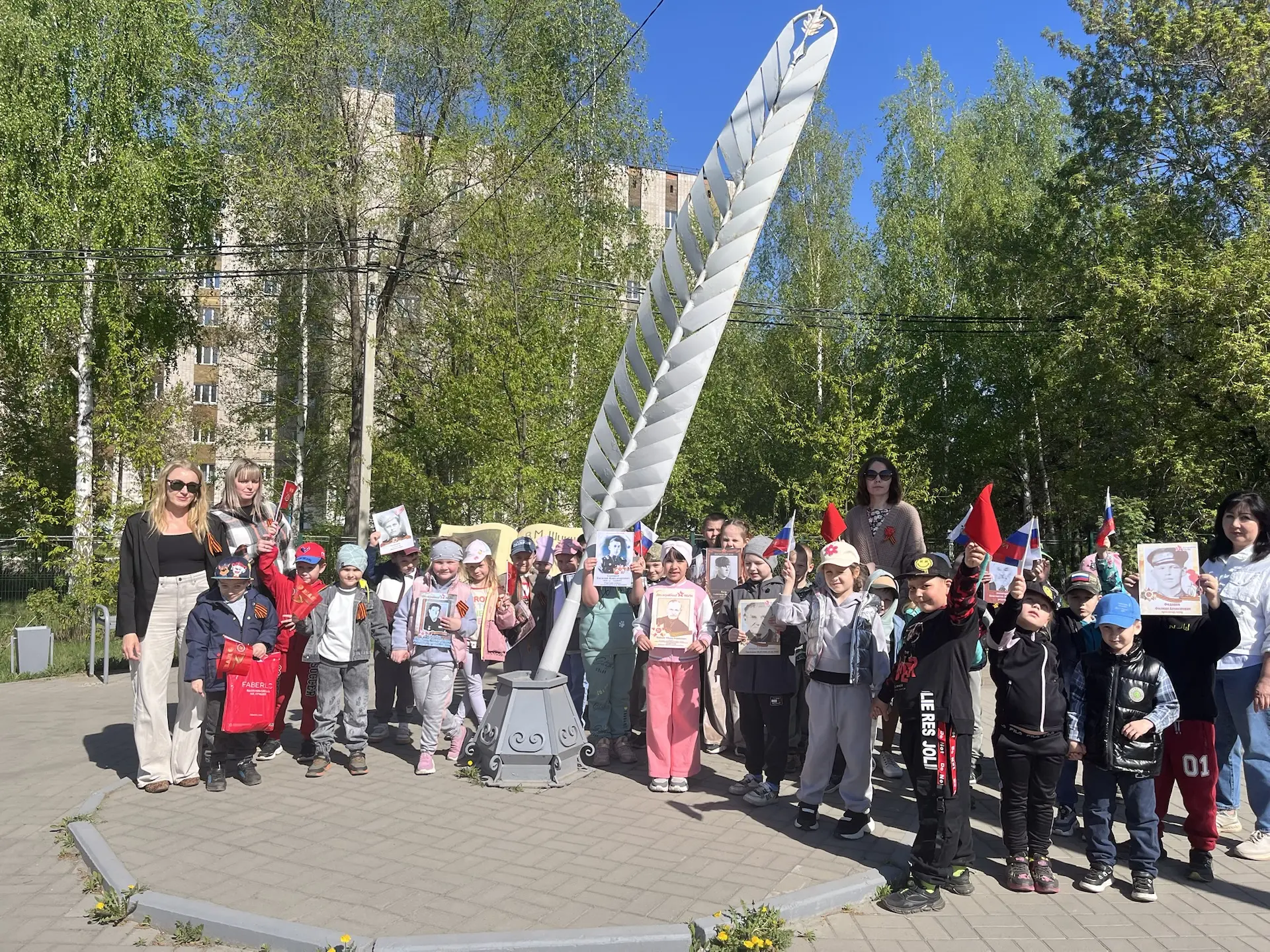 🕯️ Маленькие сердца, великая память: дошкольники присоединились к акции «Бессмертный полк».  🎗️В пре