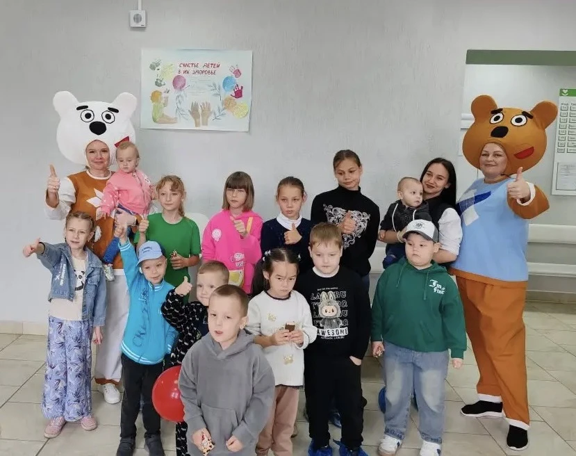 🎉Сегодня, Кеша и Тучка поздравили ребят, которые пришли на прием в поликлинику Ершовск...
