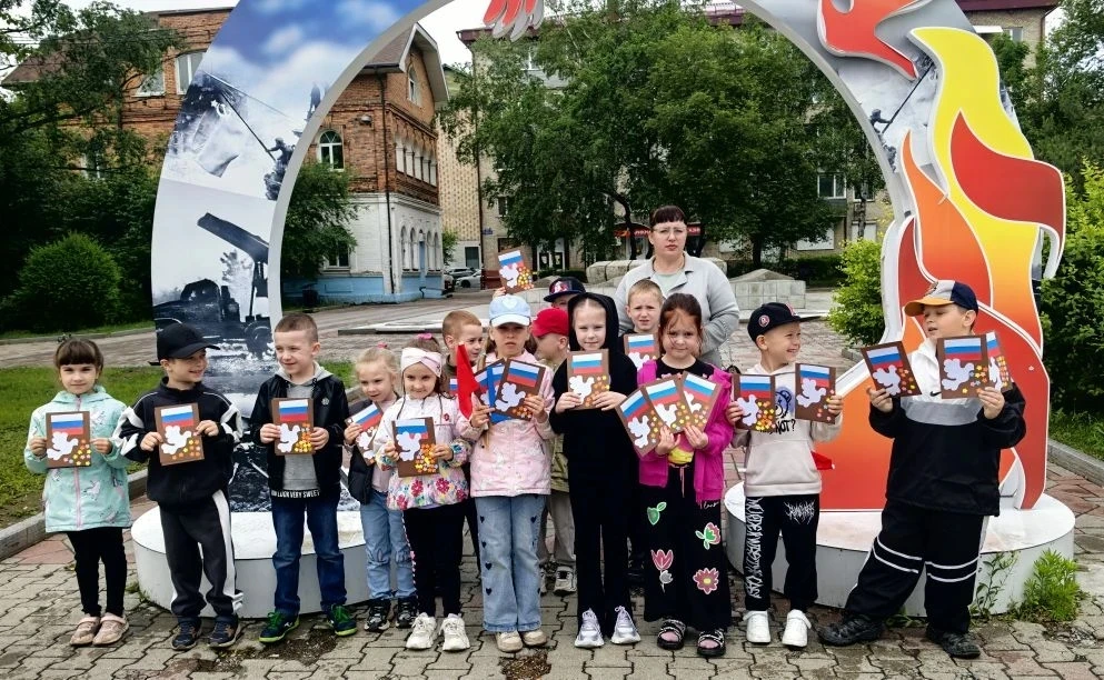 С любовью из детства: наши дети поздравили прохожих города с наступающим праздником!
В рамках замеча