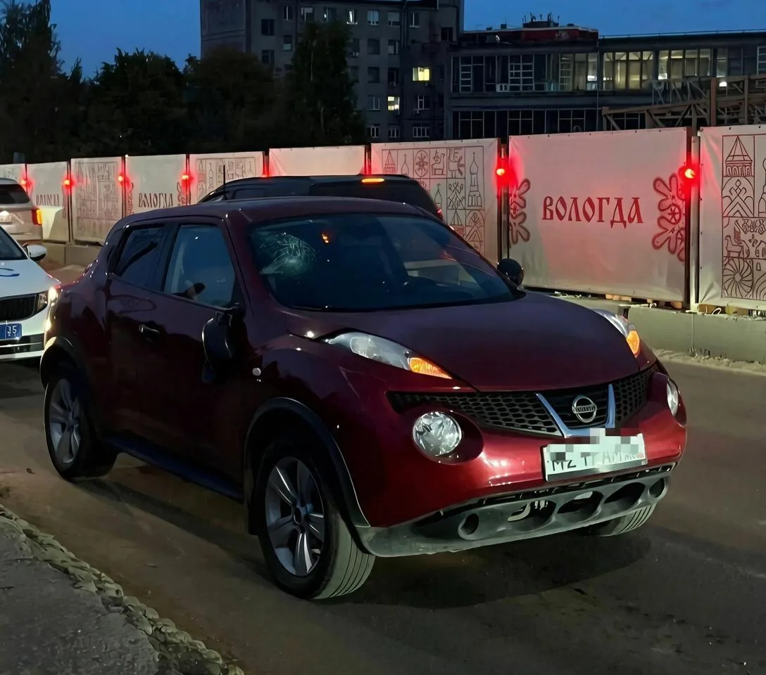 На Горбатом мосту вчера сбили самокатчика.