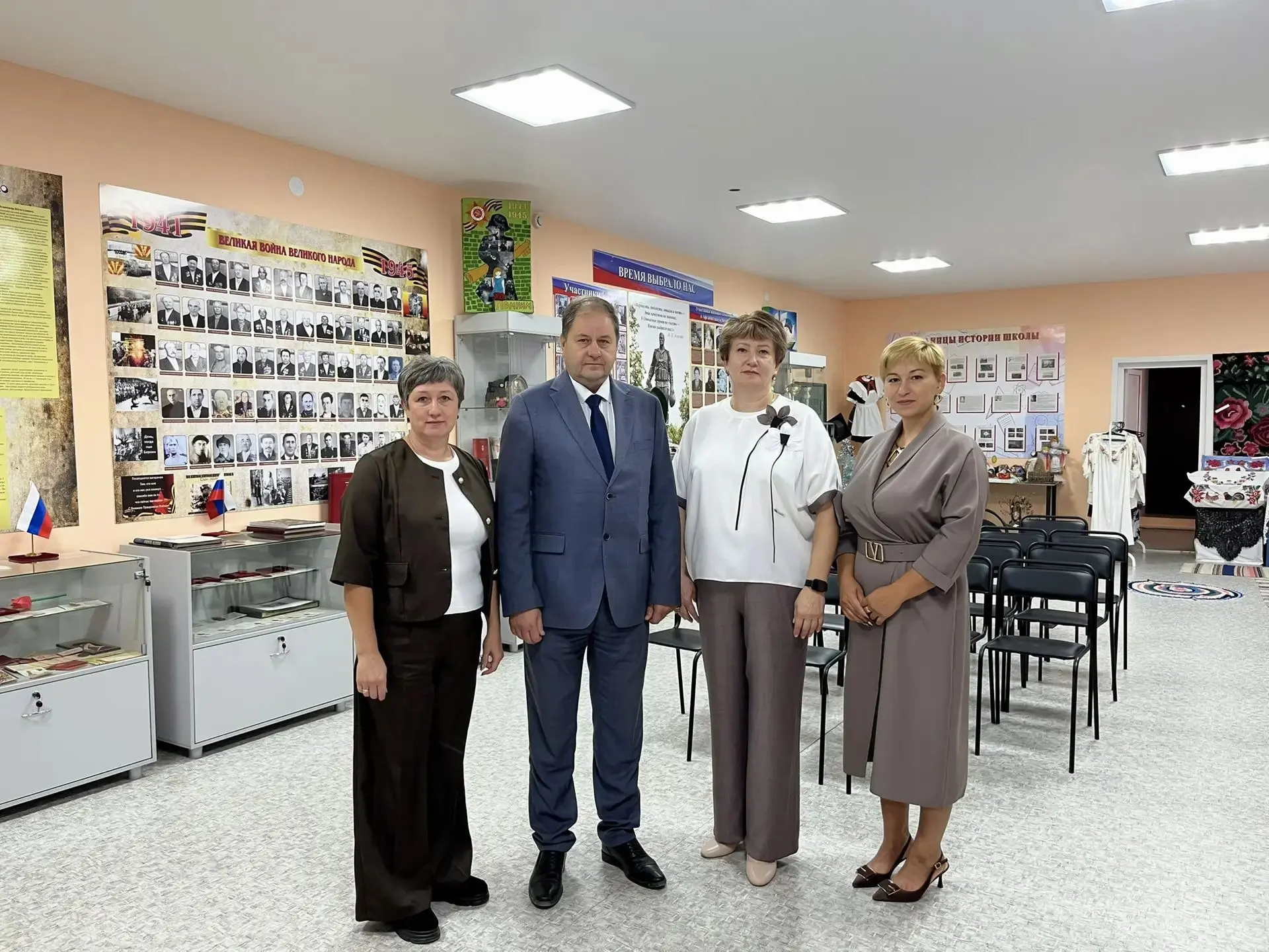 1 сентября, в День знаний, глава Озинского района Дмитрий Перин принял участие в торжес...