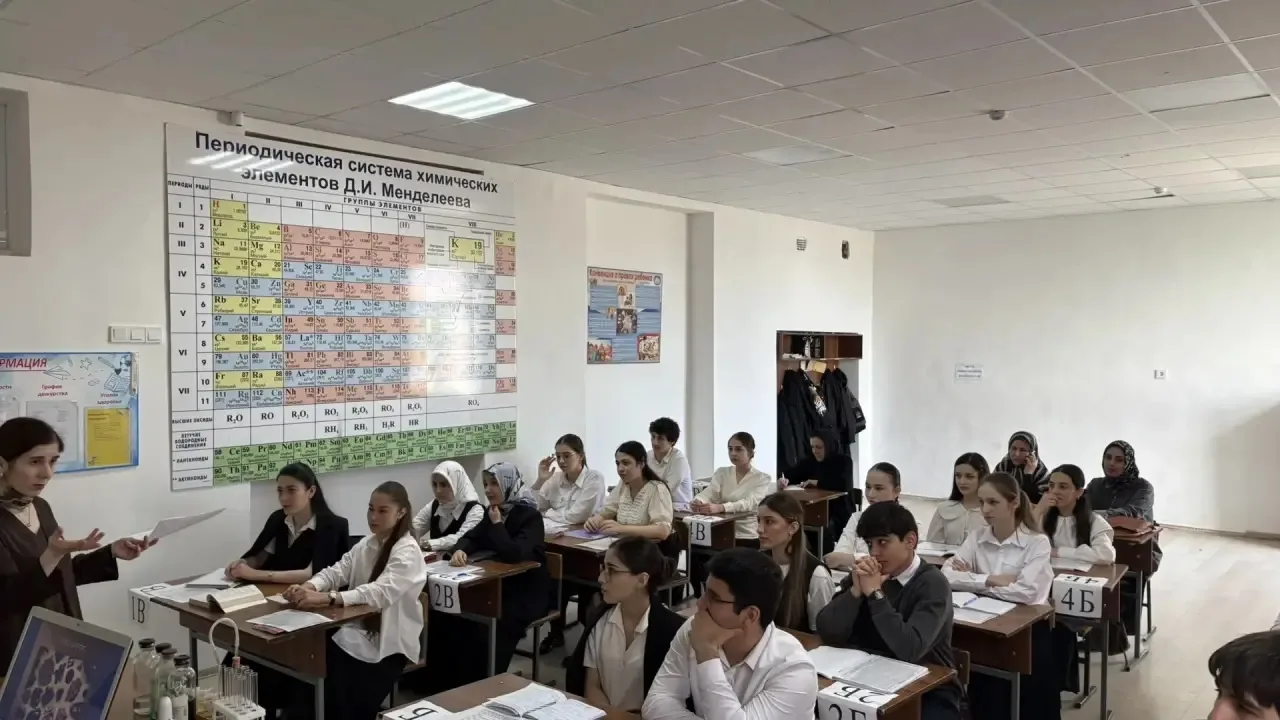 👩🏻‍🏫Педагоги Карабудахкентского района обменялись опытом в рамках декады естественных наук  📚Открыты