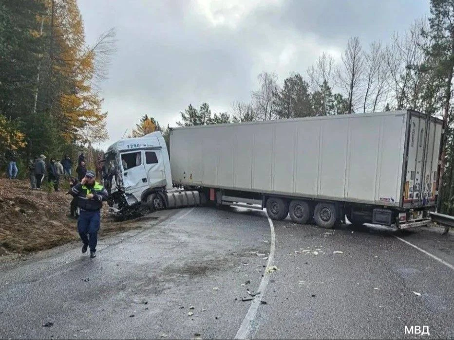 🚛 Два большегруза столкнулись на Култукском тракте