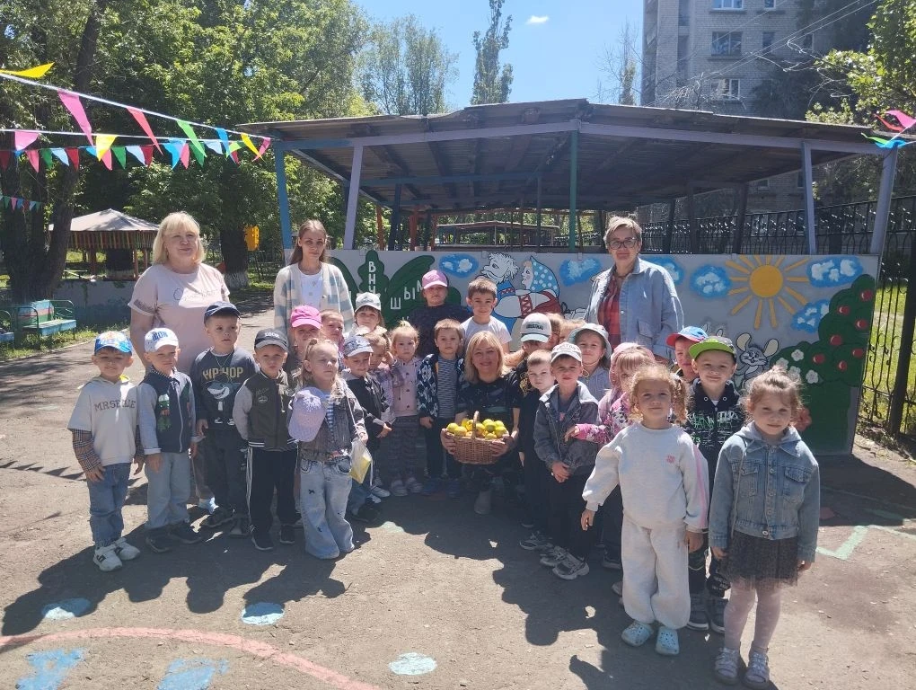 В первый день лета отмечается Международный праздник - День защиты детей. Сегодня музык...