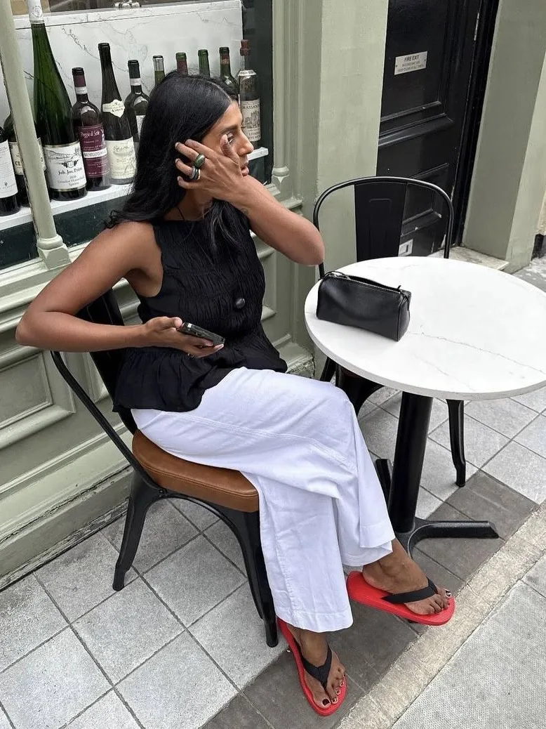 Знаменитые красно-черные вьетнамки The Row - это конечно красиво, но 60 000 ₽ за пляжную обувь, согл