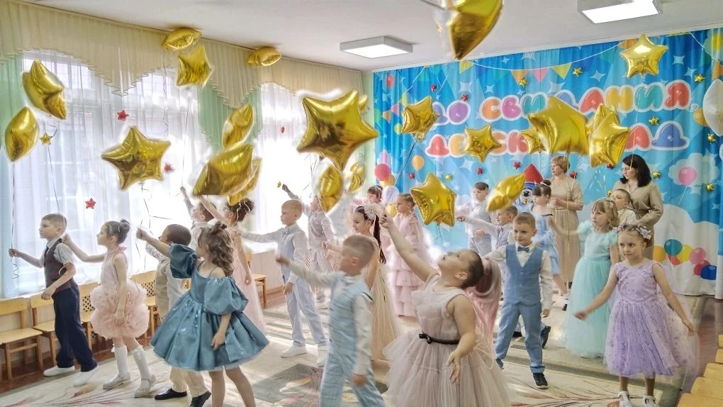 Вы  наши звездочки-ребята, светите сильней,
