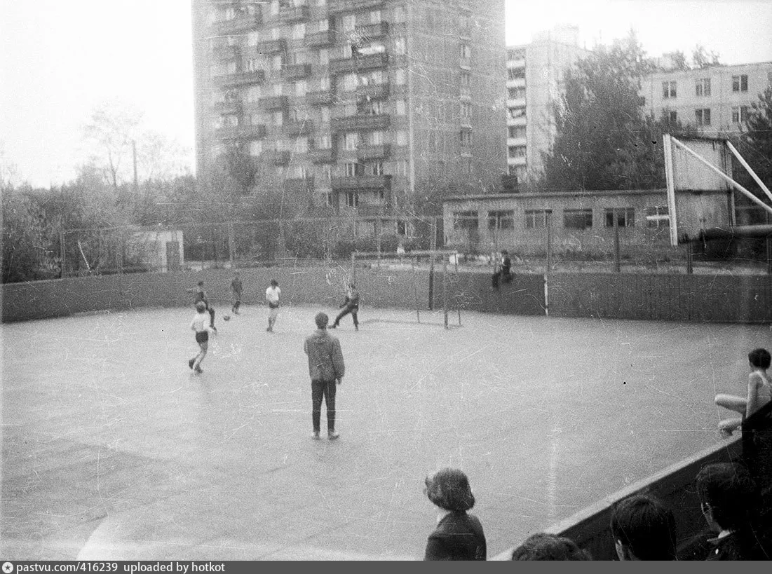 Коробка во дворе дома 77 по Б. Академической

#ТряхнёмСтариной_Коптево

Читай главный канал о Москве