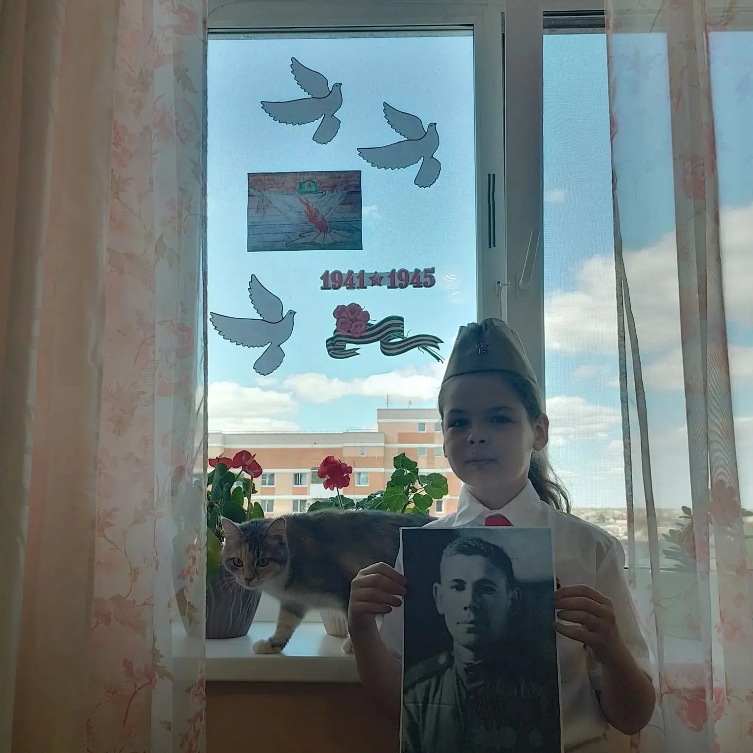 ✨ Наши окна — в память о Победе!  🕊Ученики 4 «В» класса, Вакуленко Анна, Соловьёв Даниэль, Благодарн