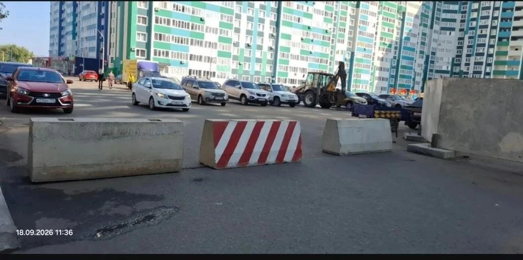 Соседи на тропе войны: жители ЖК в Оренбурге поругались из-за установки бетонных блоков