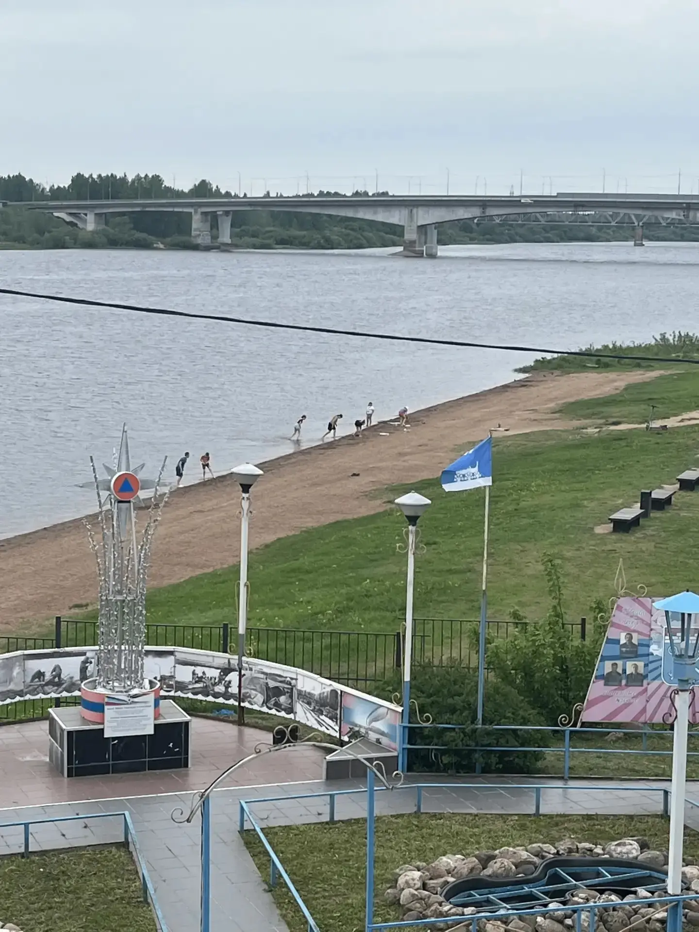 С наступлением жаркой погоды дети тянутся к воде.