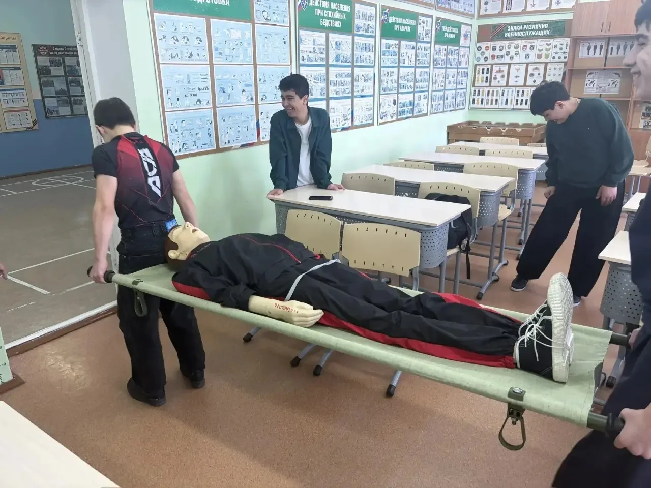 ✅️В период каникул в нашей школе  стартовали трехдневные учебные военные сборы для учащихся 8 класса