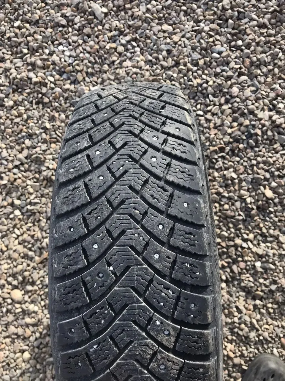 Продам комплект зимней резины michelin,4 шт. на докатку, 185/70/r14