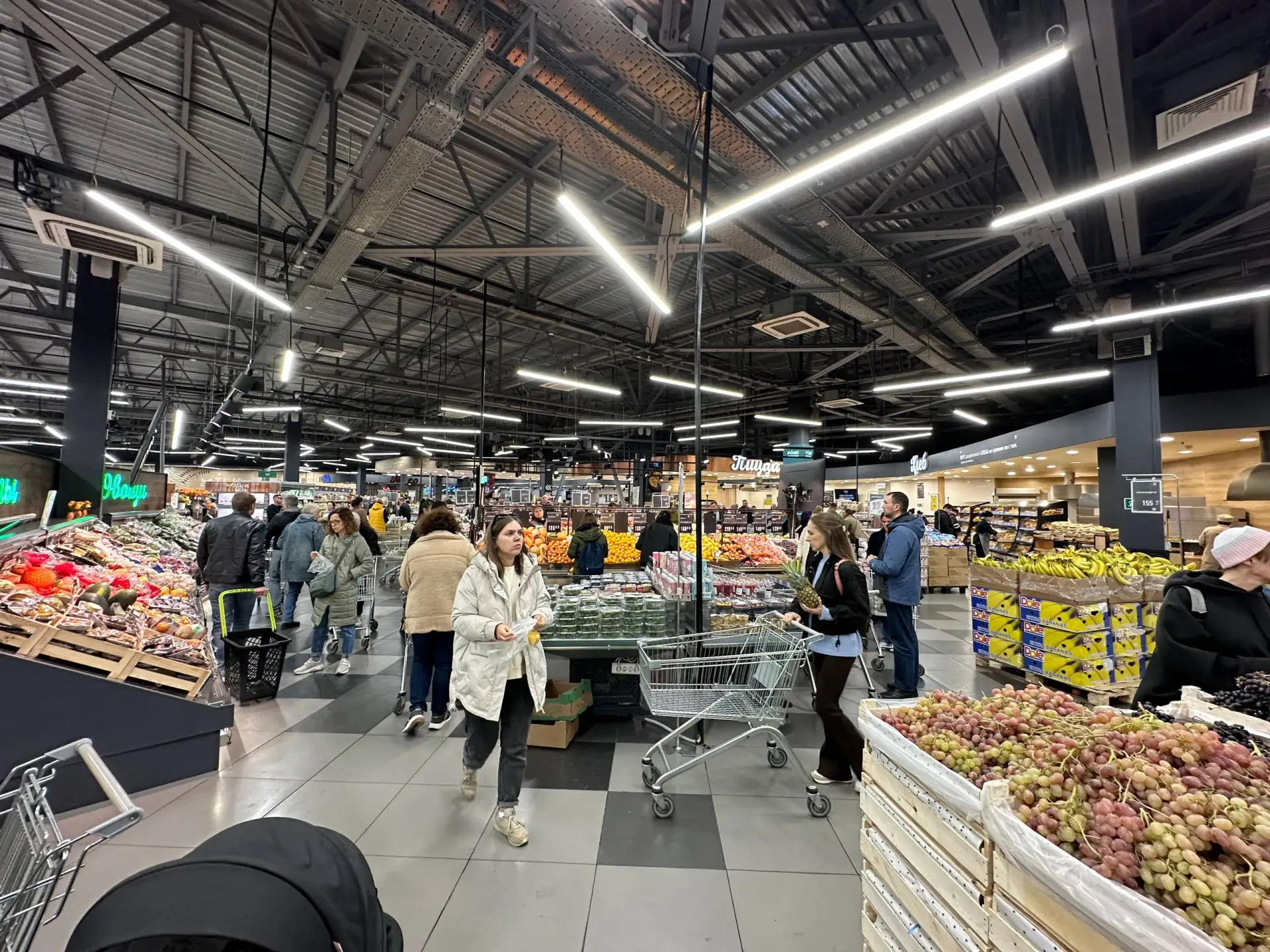 Жители Владивостока платят за минимальный набор продуктов на месяц на 20 процентов больше чем жители