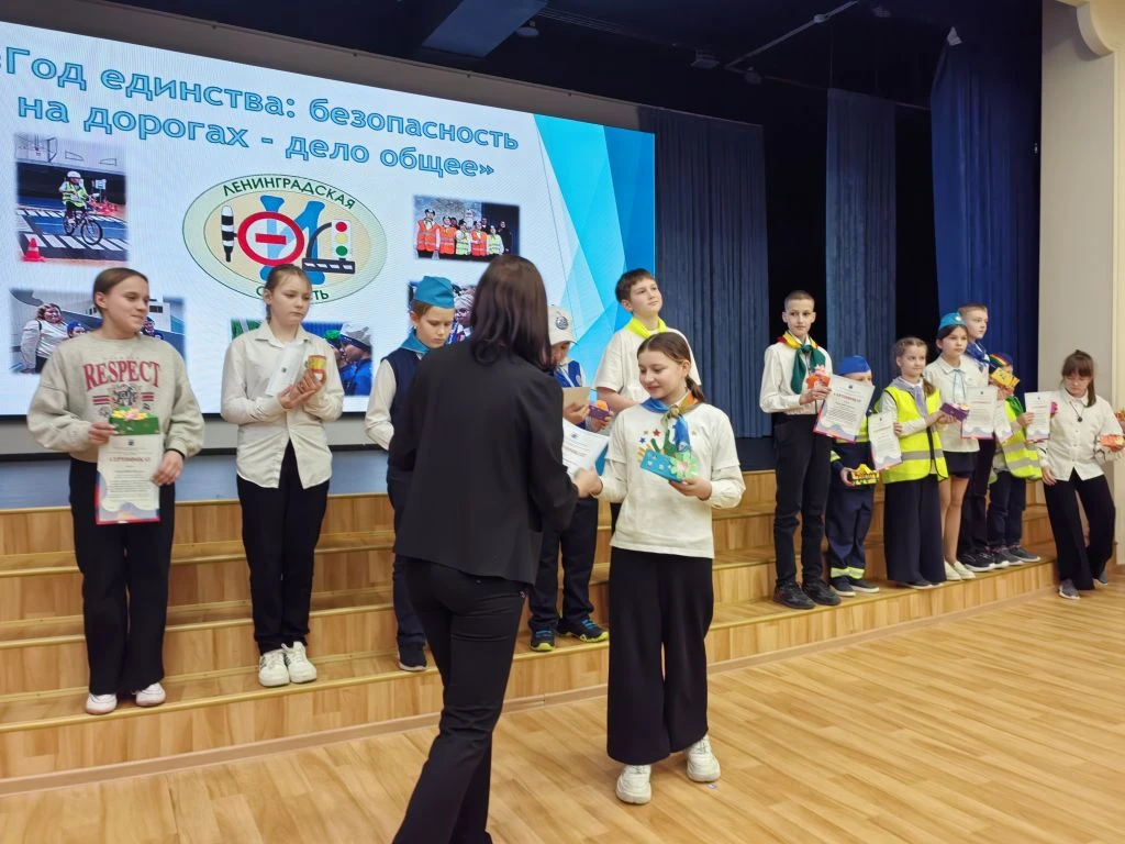 🔔 Юные инспекторы в действии: безопасность на дорогах начинается с образования! 🚦  Отряд ЮИД «В добр
