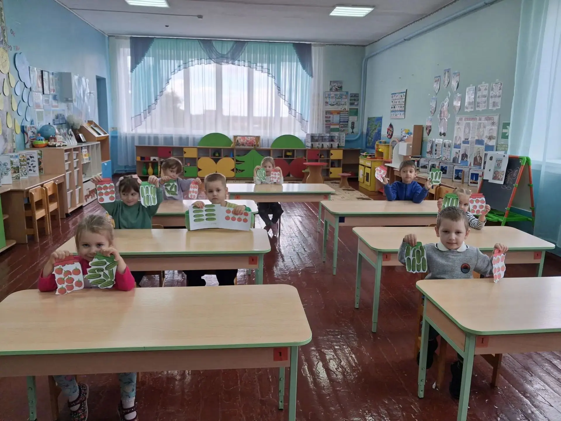 Осень — пора заготовок, и наши дошколята в старшей группе с радостью превратились в нас...
