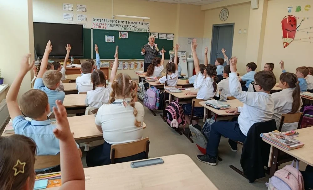 Мариупольским школьникам напомнили правила дорожного движения  В преддверии летних каникул в образов