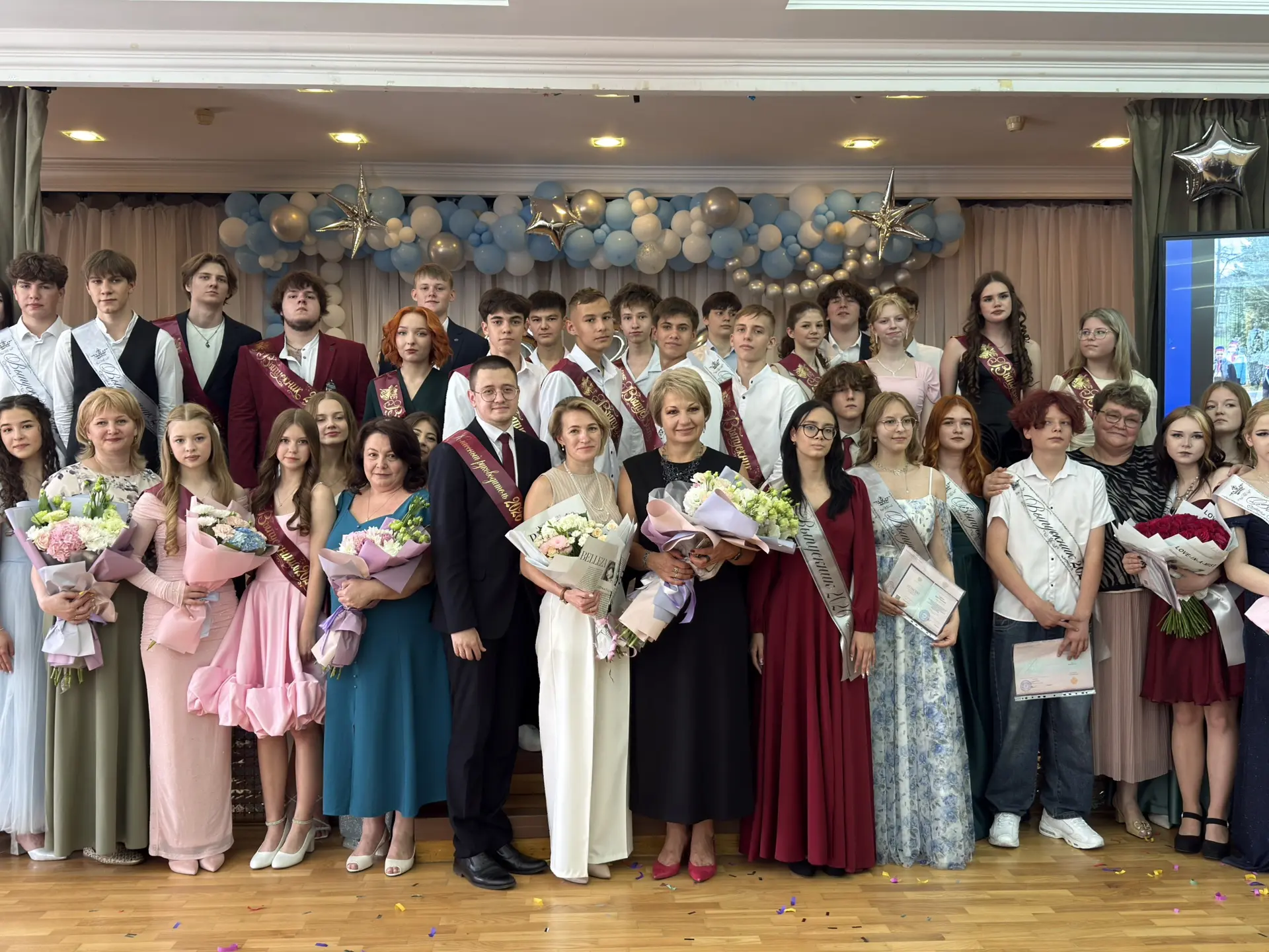 🎉 Последний звонок для 9 класса — момент, который останется в сердце навсегда! 🎉
Сегодня мы провож
