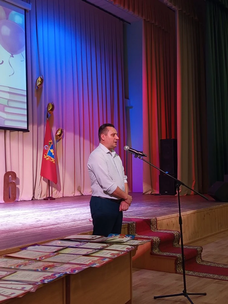 🎉 Торжественные линейки в честь окончания учебного года!   Сегодня в нашей школе прошли праздничные 