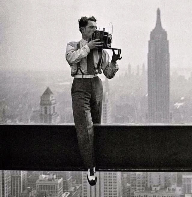 Фотограф Чарльз Клайд Эббетс за работой, 1930-е.
