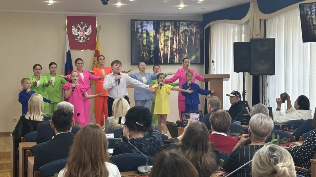 В Воронежской городской Думе поздравили педагогов с Днём учителя