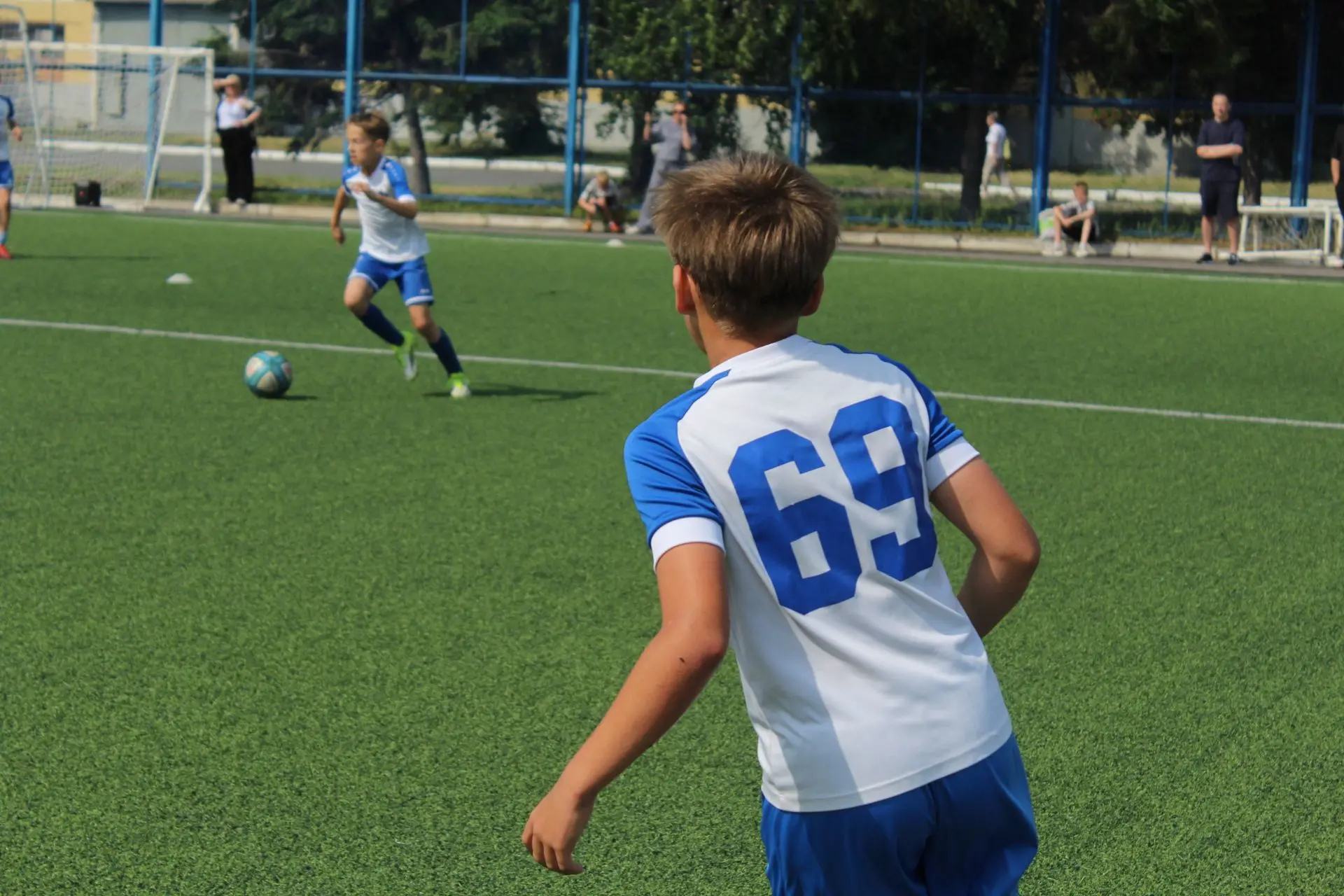 ☀ ⚽ На поле — движение, азарт, командная работа и огромное желание играть. Именно из таких матчей ск