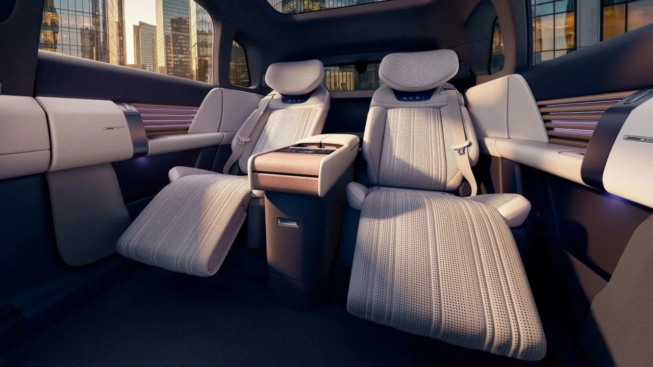 Китайская AUDI (тот самый суббренд без колец) представила второе авто — кроссовер E7X.  В пятиметров