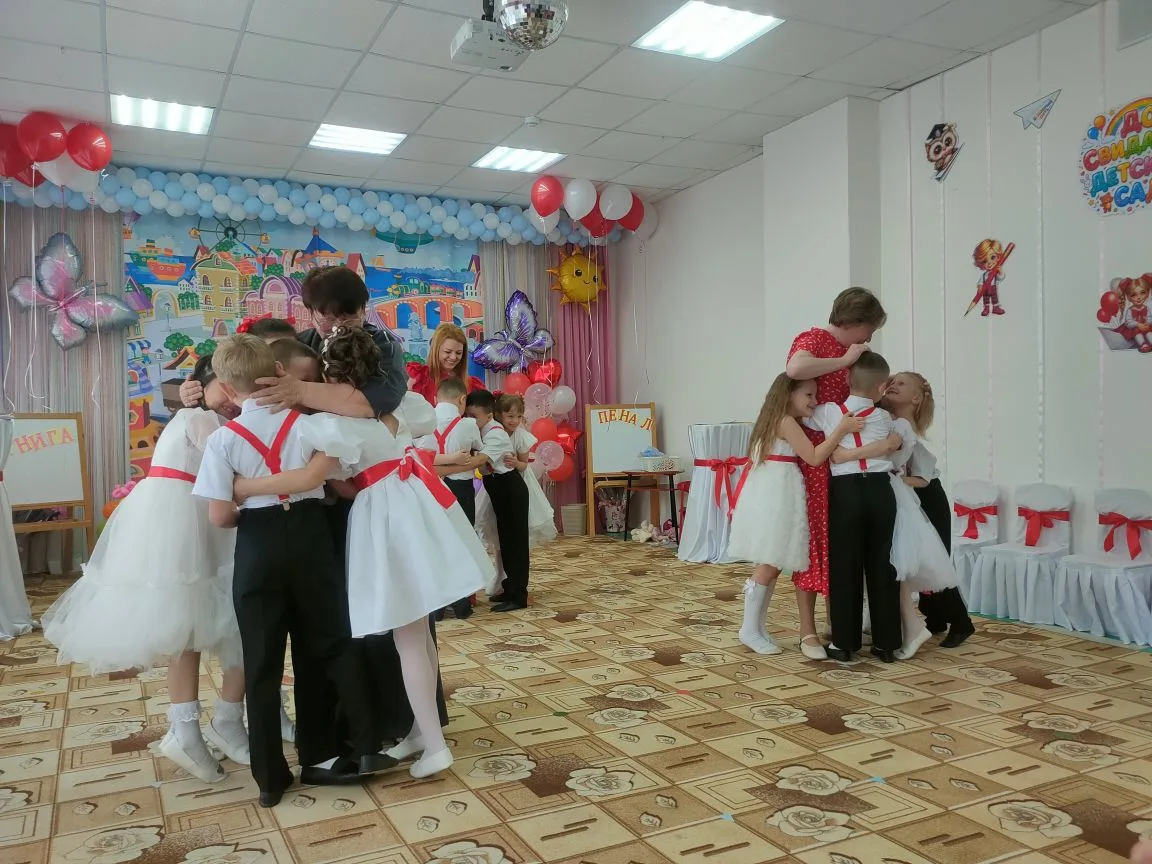 Дорогие наши выпускники группы "Звёздочка"!