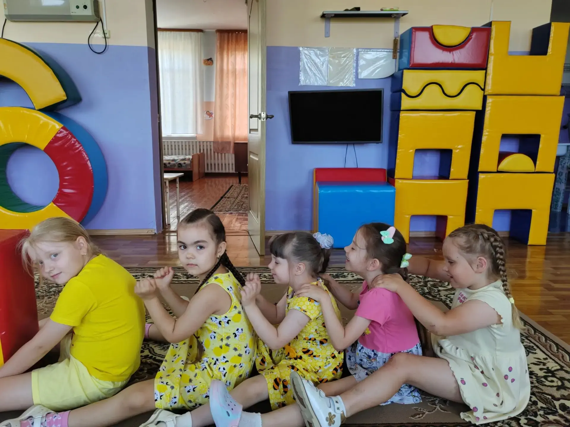 🤗Укрепляем здоровье с малых лет!

💆‍♀️💆‍♂️Сегодня воспитанники старших групп нашего детского сада