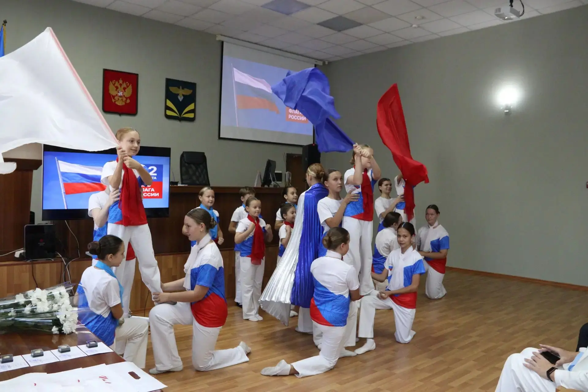 🇷🇺Накануне государственного праздника - Дня Государственного флага России — в Безенчу...