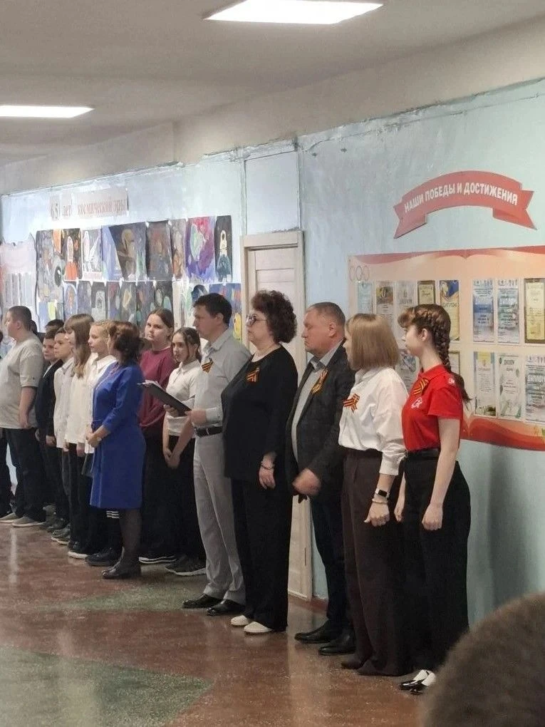 🎖️ Вахта памяти у Знамени Победы: дань уважения героям 🎖️С 28 апреля по 5 мая в нашей школе проходил