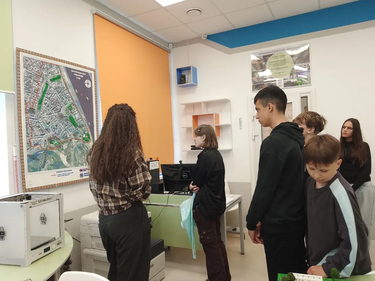 Сегодня обучающиеся Центра образования №4 посетили кванториум в Ярославле! Ребята познакомились с со