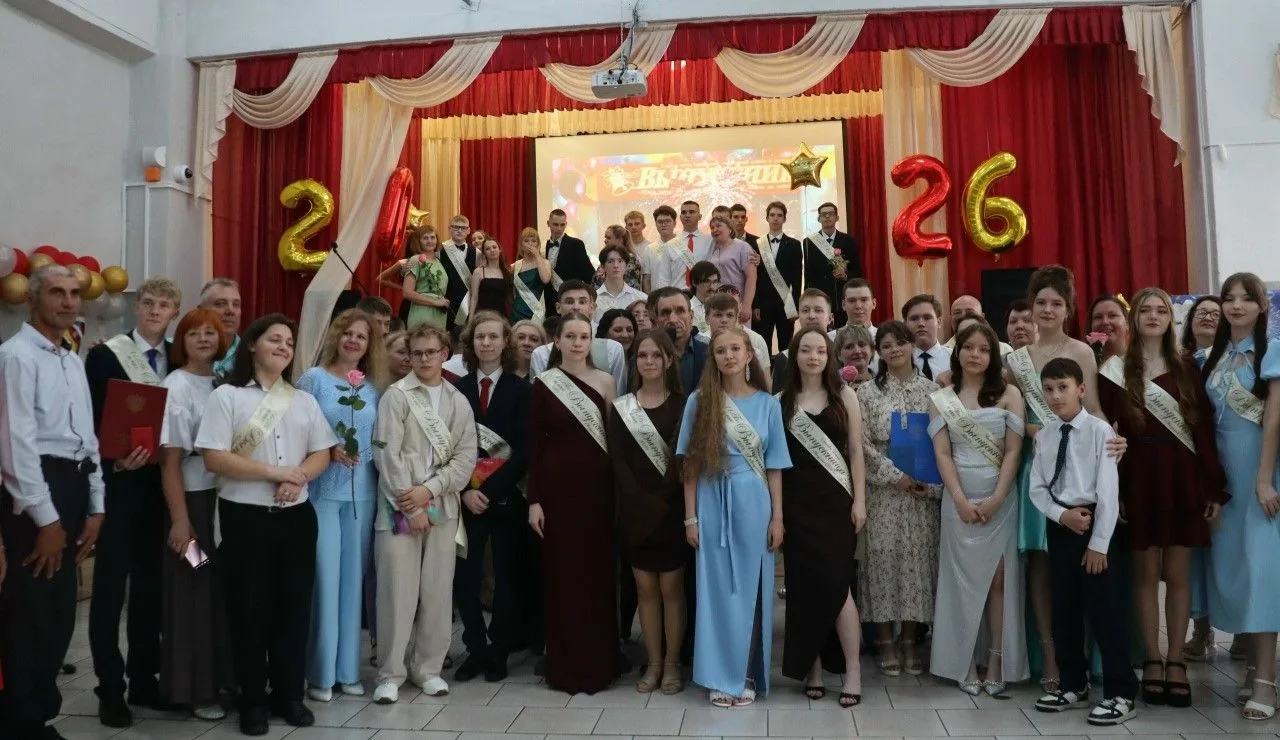 🎉 ОТ ПЕРВОГО ЗВОНКА ДО ПОСЛЕДНЕГО ТАНЦА: ВЫПУСКНОЙ 2026! 27 июня в родных стенах школы состоялось о
